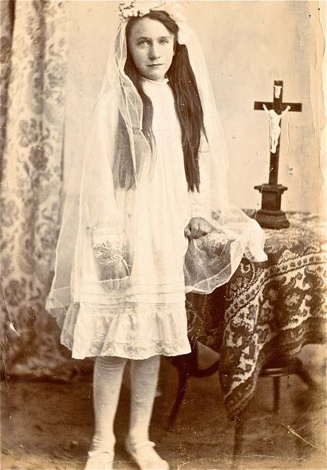 1915 - Confirmation Scene