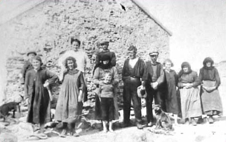 Inishkea Islanders outside the school house